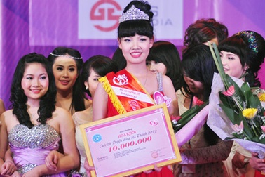Nữ sinh 1m74 đăng quang Hoa khôi Duyên dáng Hà thành
