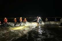 Nam sinh lớp 7 mất tích khi tắm biển trước giờ bão Bualoi đổ bộ