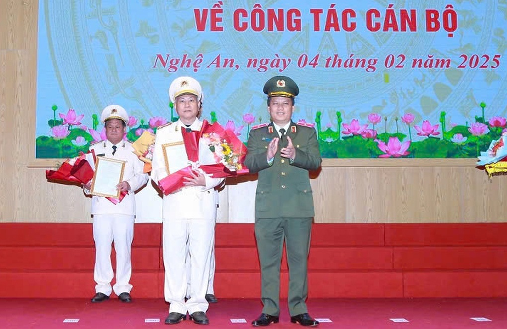 5 trưởng phòng, trưởng công an huyện ở Nghệ An xin nghỉ hưu trước tuổi - 2 5 trưởng phòng, trưởng công an huyện ở Nghệ An xin nghỉ hưu trước tuổi - 2