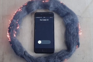 Thực hư video "sóng iPhone đốt cháy bùi nhùi, làm tổn thương não"