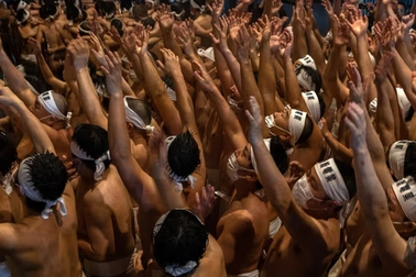 Nhật Bản lần đầu tiên cho phép phụ nữ tham gia lễ hội "khỏa thân"