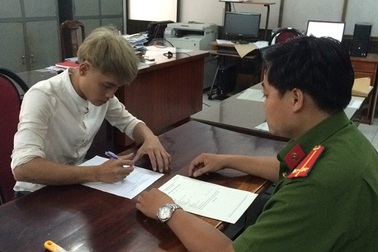 Cướp xong "lại quả" 200 ngàn để mua sữa rồi hôn tạm biệt