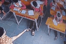 Nữ giáo viên tát học sinh trong giờ kiểm tra vì nghi sử dụng "phao"