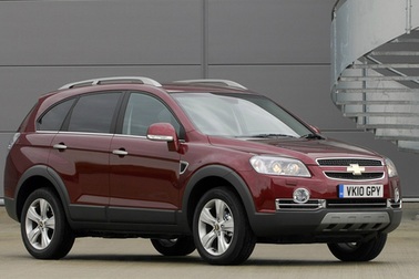 Mua Captiva 2010 hay Innova?