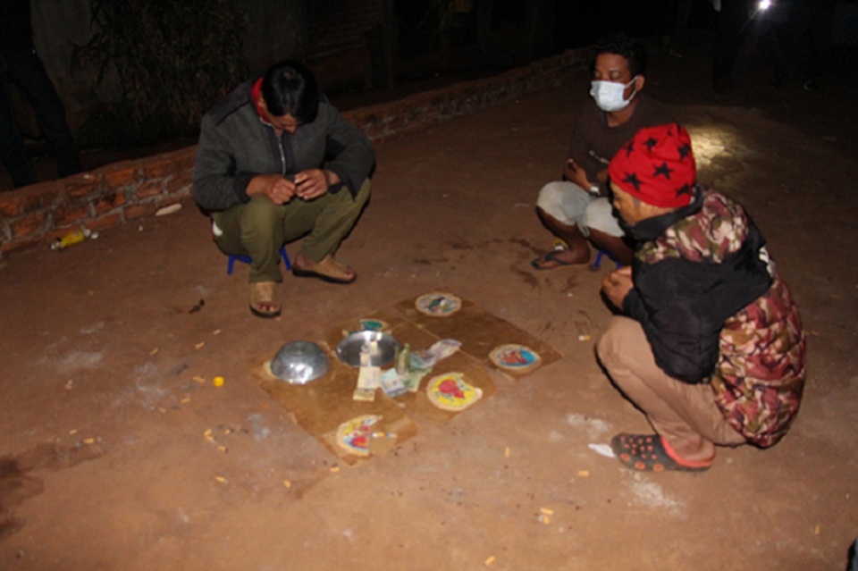 Những cuộc ly hương sau canh bạc ngày tết - 4 Những cuộc ly hương sau canh bạc ngày tết - 4