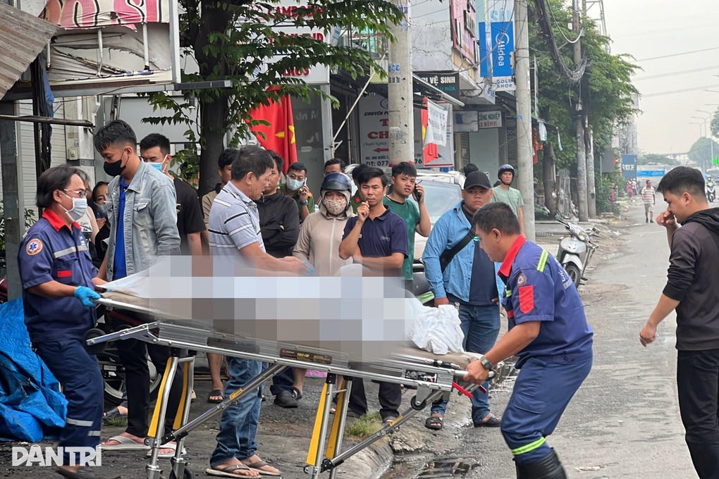 Hàng xóm day dứt vì không cứu được cụ ông trong vụ cháy nhà ở TPHCM - 2 Hàng xóm day dứt vì không cứu được cụ ông trong vụ cháy nhà ở TPHCM - 2