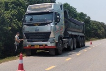 Bị phạt gần nửa tỷ đồng, tước giấy phép lái xe vì chở quá tải