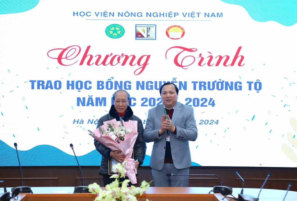Học bổng Nguyễn Trường Tộ tiếp tục chắp cánh ước mơ cho sinh viên nghèo - 2 Học bổng Nguyễn Trường Tộ tiếp tục chắp cánh ước mơ cho sinh viên nghèo - 2