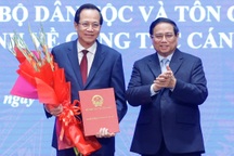 Thủ tướng: "Xây trường nội trú để học sinh không phải đi bộ hàng chục km"