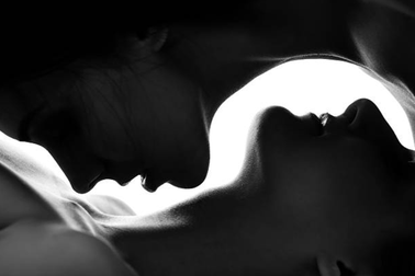 Tôi mất tự tin kể từ khi chồng nói anh ngoại tình vì bị hấp dẫn giới tính