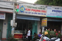 Nghi án băng nhóm mang theo vũ khí cướp tiệm vàng giữa ban ngày