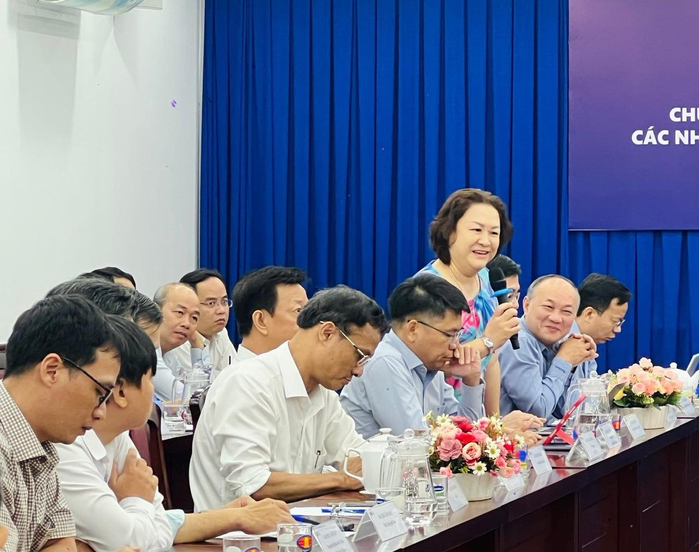 Giám đốc ĐH Quốc gia TPHCM kể thời lương 3 triệu, được cho 60 triệu đồng - 2 Giám đốc ĐH Quốc gia TPHCM kể thời lương 3 triệu, được cho 60 triệu đồng - 2