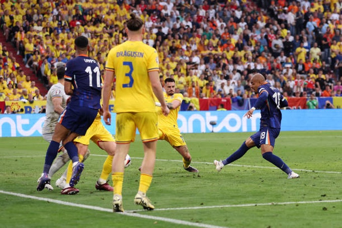 munich-germany-donyell-malen-of-the-netherlands-scores-his-teams-second-goal-during-the-uefa.jpg