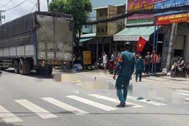 Hai mẹ con tử vong sau va chạm với xe tải ở TPHCM