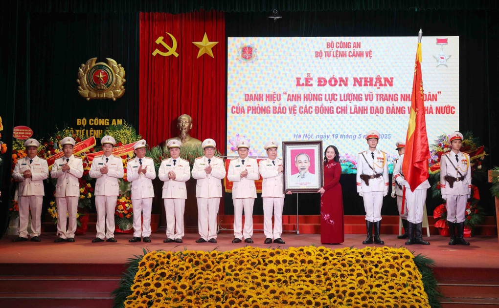 Phòng bảo vệ lãnh đạo nhận danh hiệu Anh hùng Lực lượng vũ trang nhân dân - 1 Phòng bảo vệ lãnh đạo nhận danh hiệu Anh hùng Lực lượng vũ trang nhân dân - 1