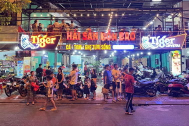 8 nam, nữ thanh niên ăn hải sản ở Nha Trang rồi "quên" trả tiền