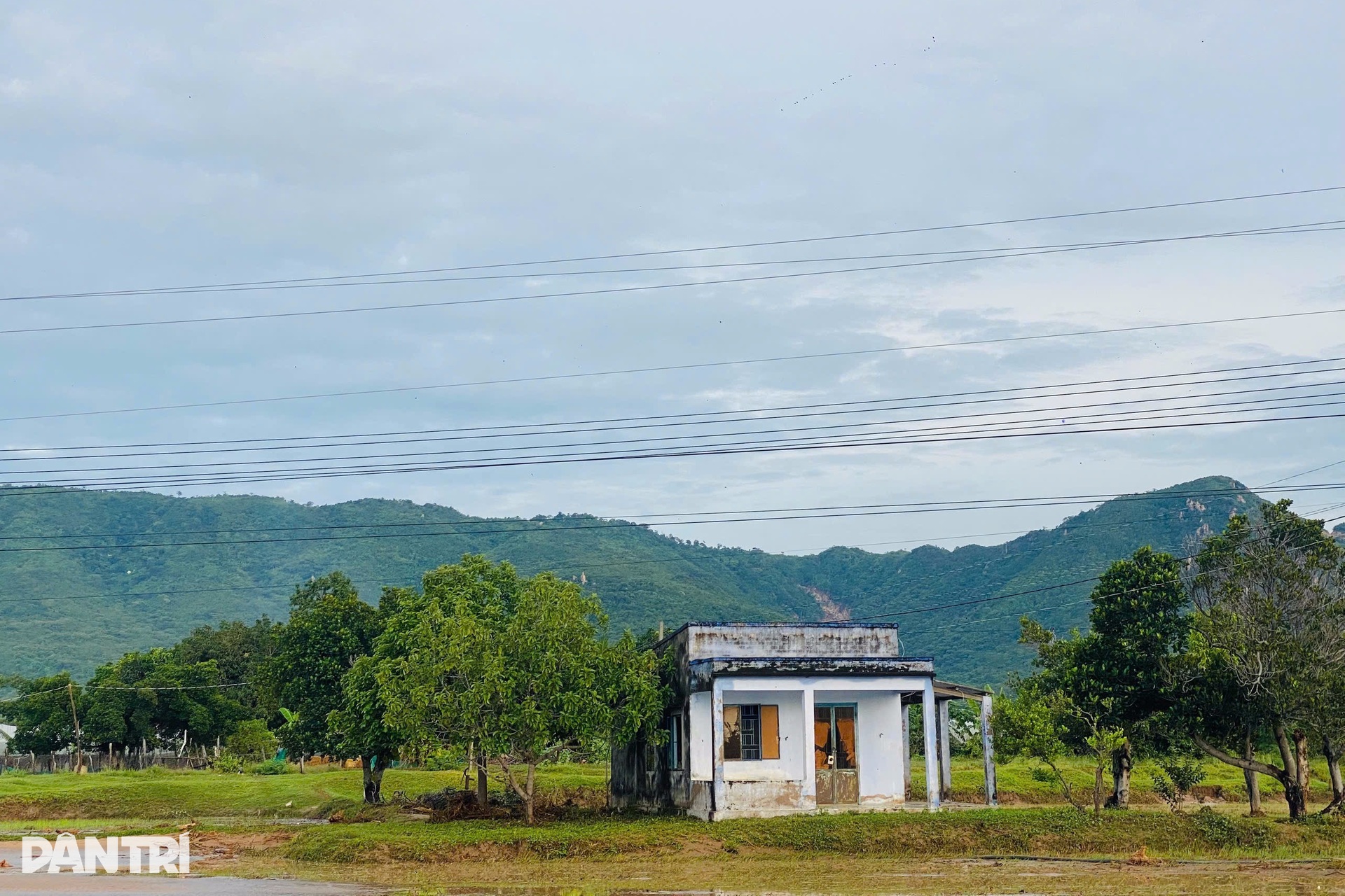Khu dân cư Cây Cà tan hoang sau vụ vỡ hồ chứa nước ở Lâm Đồng - 7 Khu dân cư Cây Cà tan hoang sau vụ vỡ hồ chứa nước ở Lâm Đồng - 7