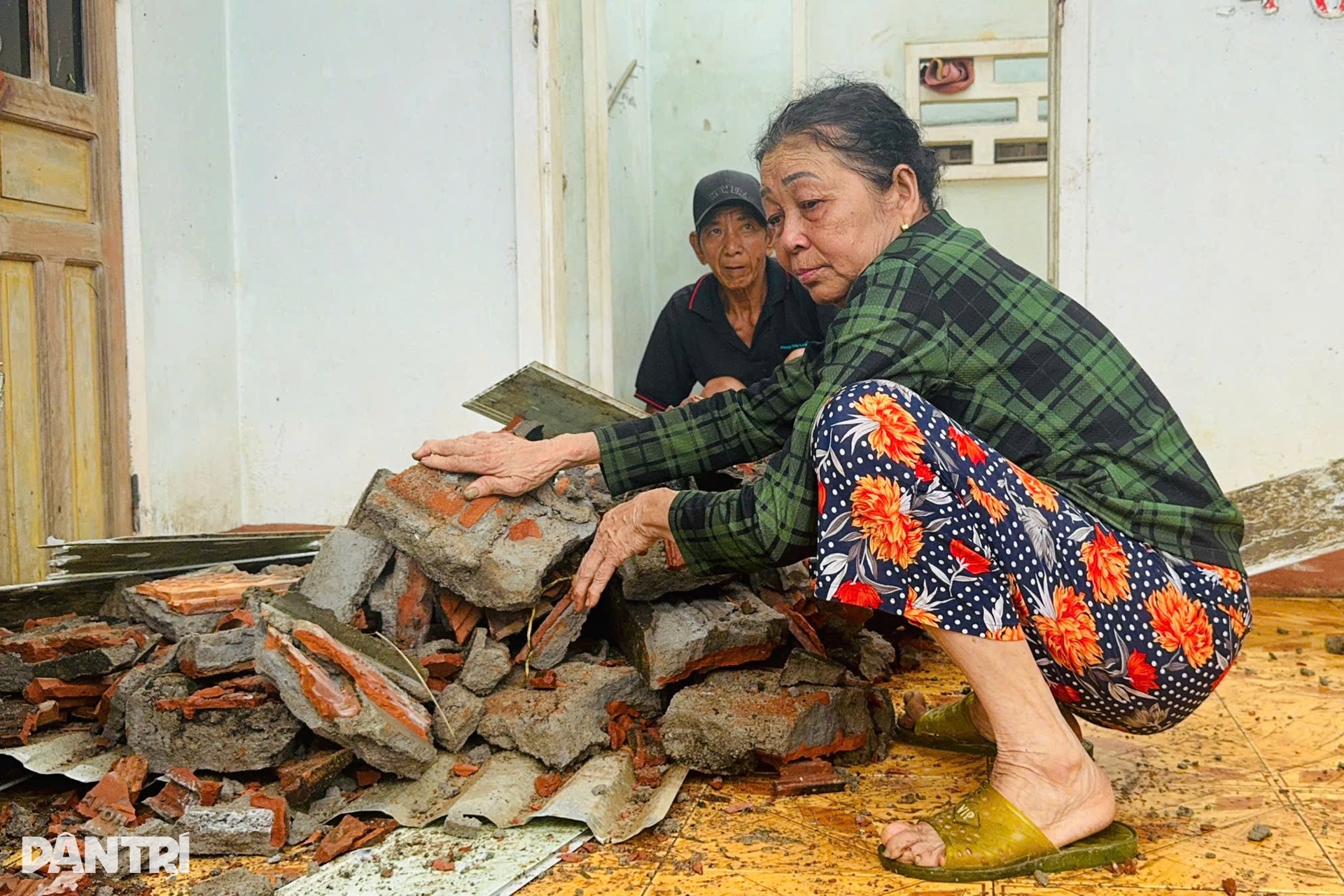 Cận cảnh hiện trường lốc xoáy tàn phá nhà dân - 3 Cận cảnh hiện trường lốc xoáy tàn phá nhà dân - 3