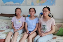 Trung Quốc: Chị em sinh ba trúng tuyển cùng trường đại học