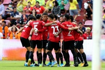 Văn Lâm cùng Muangthong United giành chiến thắng hủy diệt
