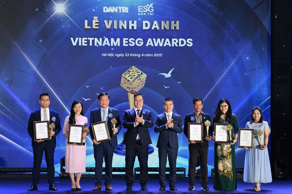 Vietnam ESG Awards lần thứ nhất: 31 đơn vị được vinh danh - 2 Vietnam ESG Awards lần thứ nhất: 31 đơn vị được vinh danh - 2