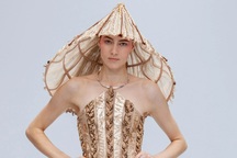 Phan Huy mang hình ảnh nón lá lên sàn diễn thời trang cao cấp ở Paris