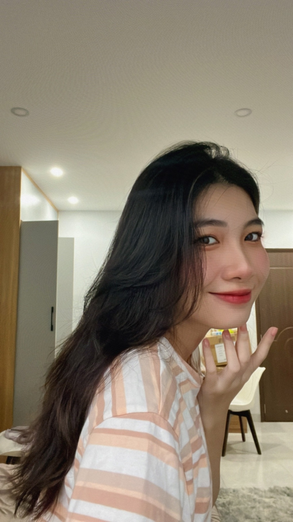Người mẫu bàn tay, không cần lộ mặt vẫn có thể kiếm tiền triệu mỗi giờ - 2 Người mẫu bàn tay, không cần lộ mặt vẫn có thể kiếm tiền triệu mỗi giờ - 2