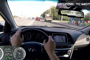 Hướng dẫn lái xe an toàn và sử dụng tính năng ga tự động khi đi cao tốc.