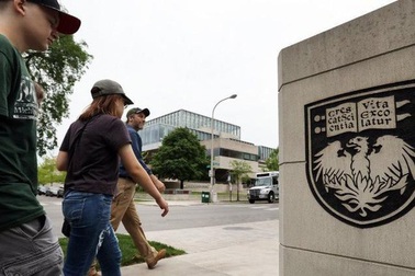 Bỏ yêu cầu điểm SAT/ACT, Đại học top 3 nước Mỹ tham gia phong trào "tuyển sinh linh hoạt"