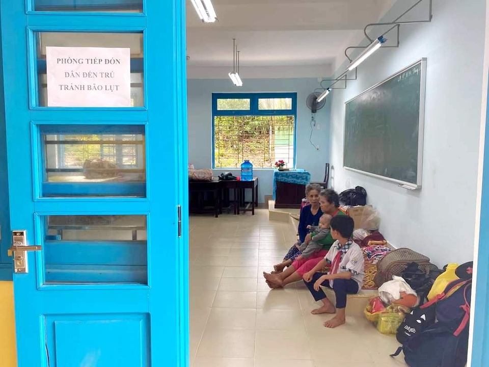 Miền Trung căng mình chuẩn bị đón siêu bão - 12 Miền Trung căng mình chuẩn bị đón siêu bão - 12