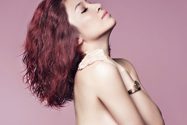 Pha Lê bán nude trên bìa đĩa mới