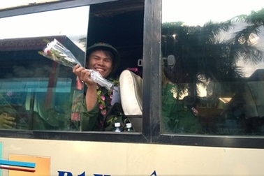 400 thanh niên Đà Nẵng hăng hái lên đường nhập ngũ