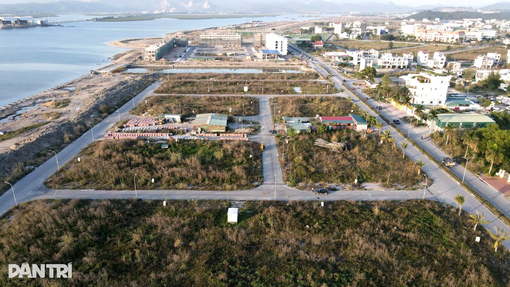 Thị trường xì hơi, nhà đầu tư bất động sản nín thở chờ cơ hội mới - 2 Thị trường xì hơi, nhà đầu tư bất động sản nín thở chờ cơ hội mới - 2