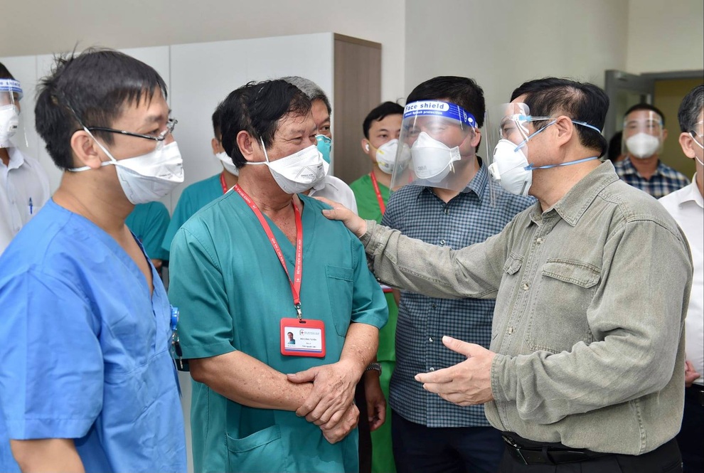 Thủ tướng thị sát điểm nóng dịch Bình Dương, yêu cầu tăng chi viện y tế - 1 Thủ tướng thị sát điểm nóng dịch Bình Dương, yêu cầu tăng chi viện y tế - 1