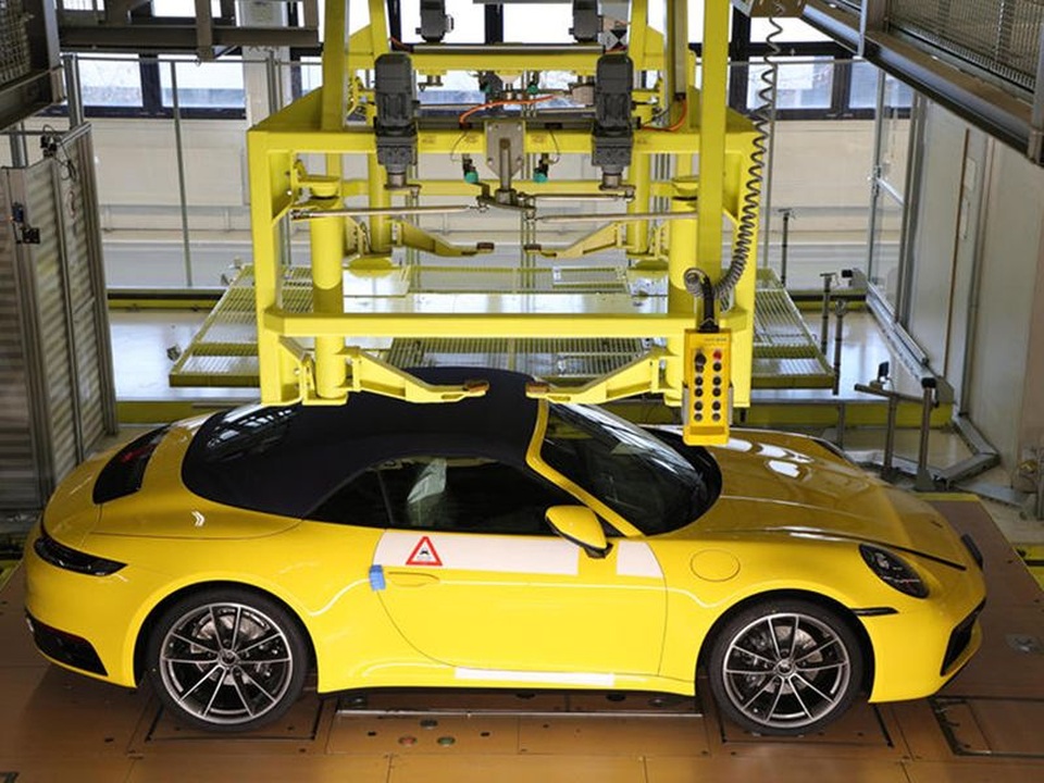 Khách hàng có thể xem Porsche sản xuất xe mình đặt mua qua điện thoại - 3 Khách hàng có thể xem Porsche sản xuất xe mình đặt mua qua điện thoại - 3