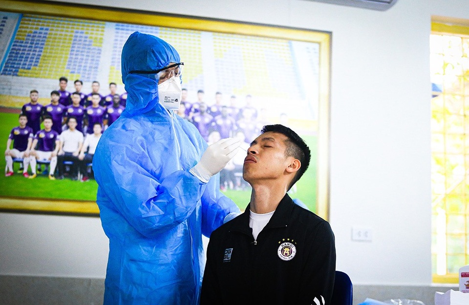 CLB Hà Nội hội quân sau Tết, Quang Hải và Văn Hậu xét nghiệm Covid-19 - 4 CLB Hà Nội hội quân sau Tết, Quang Hải và Văn Hậu xét nghiệm Covid-19 - 4