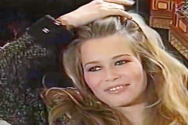 Claudia Schiffer trả lời phỏng vấn năm 1995