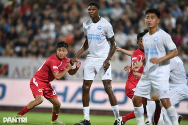 Báo Hàn Quốc phản ứng khi tiền đạo cao 2,06m sẵn sàng nhập tịch Việt Nam