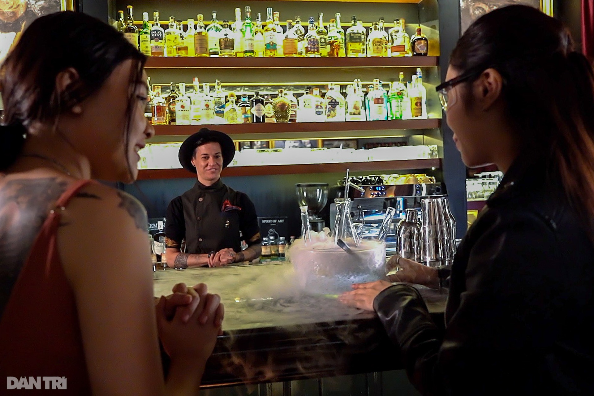 Nhâm nhi cocktail ở Sài Gòn, nghe kể về những huyền thoại - 6