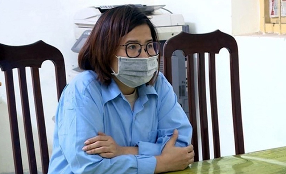 Khởi tố 3 đối tượng làm giả hàng nghìn bộ đồ phòng dịch ở Hà Nội - 1 Khởi tố 3 đối tượng làm giả hàng nghìn bộ đồ phòng dịch ở Hà Nội - 1
