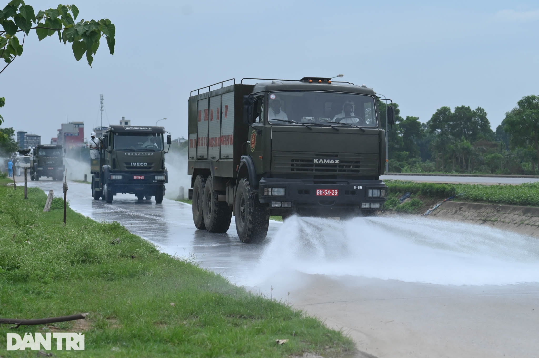 Binh chủng Hóa học tiêu tẩy khử trùng toàn bộ Bệnh viện Bệnh Nhiệt đới TW 2 - 11 Binh chủng Hóa học tiêu tẩy khử trùng toàn bộ Bệnh viện Bệnh Nhiệt đới TW 2 - 11