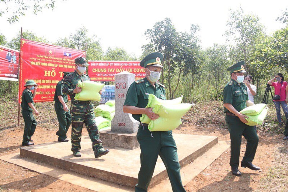 Nghĩa tình lực lượng bảo vệ biên giới Việt – Lào giữa đại dịch Covid-19 - 5 Nghĩa tình lực lượng bảo vệ biên giới Việt – Lào giữa đại dịch Covid-19 - 5