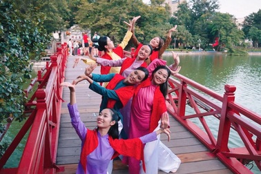 Hội Nghệ sĩ Múa trăn trở về điệu dân vũ dành cho người Việt Nam