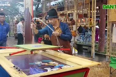 Độc đáo trình diễn nghề thủ công, văn nghệ dân gian Hội An
