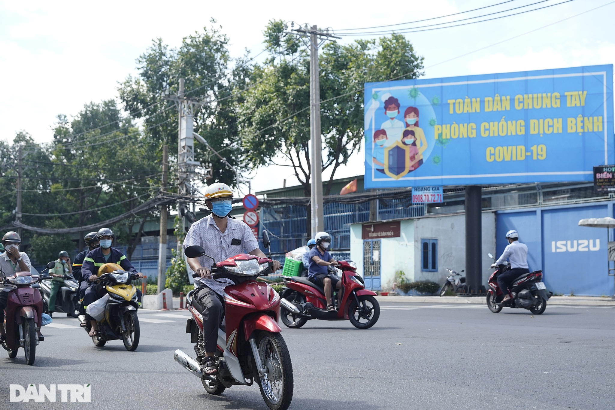 Nhiều tuyến đường ở TPHCM đông đúc trở lại - 7 Nhiều tuyến đường ở TPHCM đông đúc trở lại - 7
