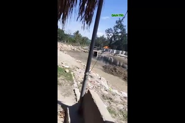 Xử lý nước thải ô nhiễm cho xả thẳng ra biển.