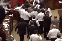 Nghị sĩ Armenia ẩu đả giữa quốc hội vì cuộc xung đột với Azerbaijan