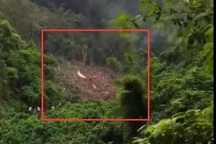 Nhân chứng mô tả máy bay Trung Quốc vỡ tan khi lao xuống đất