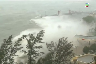 Siêu bão Mangkhut đổ bộ Hong Kong