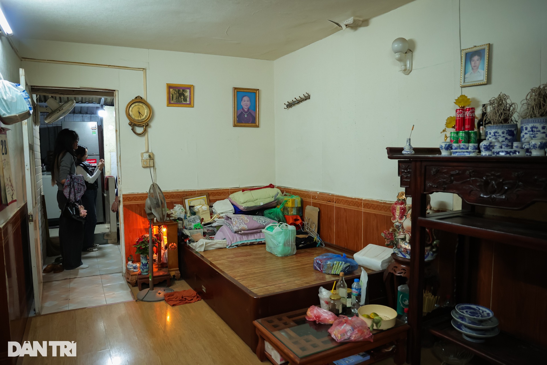 Sống mòn trong tập thể chờ sập ở Hà Nội, nơi giá đất 100 triệu đồng/m2 - 7 Sống mòn trong tập thể chờ sập ở Hà Nội, nơi giá đất 100 triệu đồng/m2 - 7